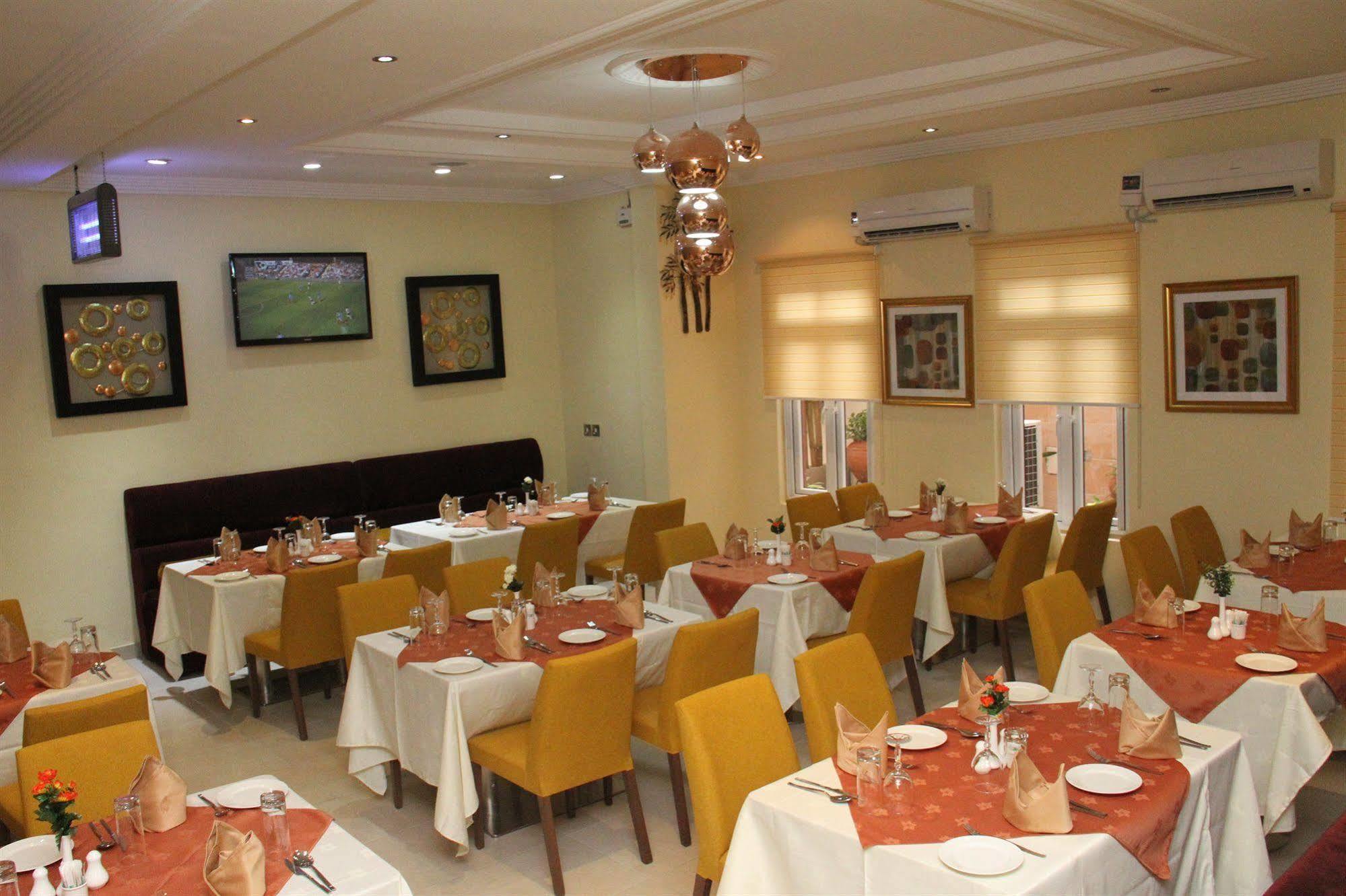 Palazzo Dumont Hotel Ikuata Екстериор снимка